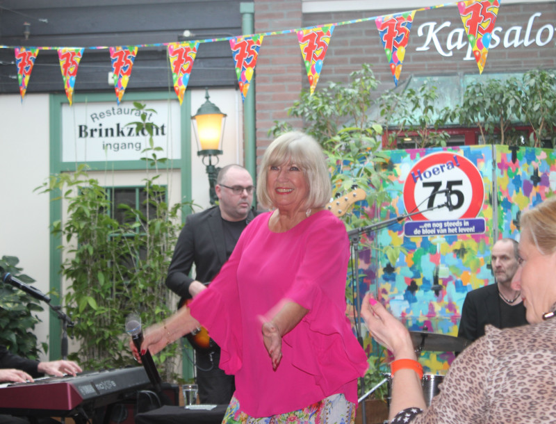 Optreden Willeke Alberti in De Bleerinck groot succes